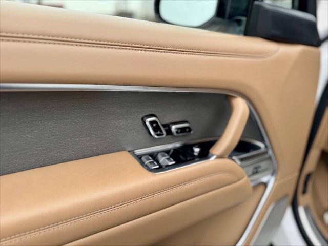 Photo of 2022 White Land Rover Range Rover