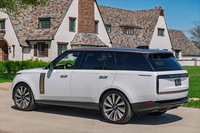Photo of 2022 White Land Rover Range Rover