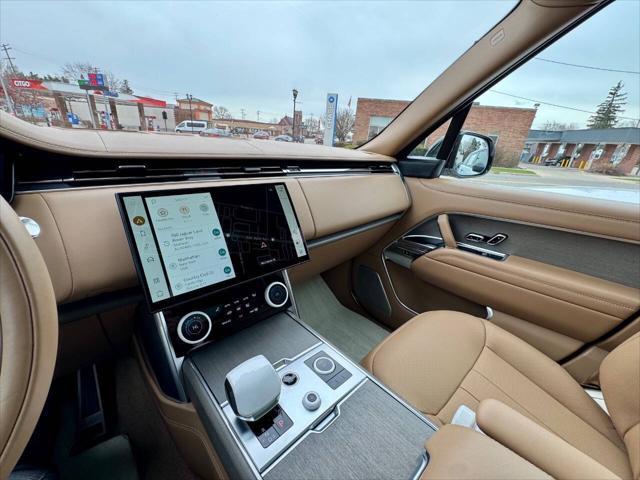 Photo of 2022 White Land Rover Range Rover