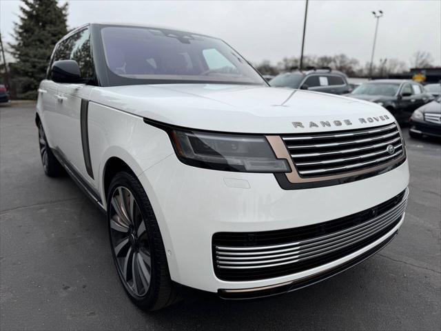 Photo of 2022 White Land Rover Range Rover