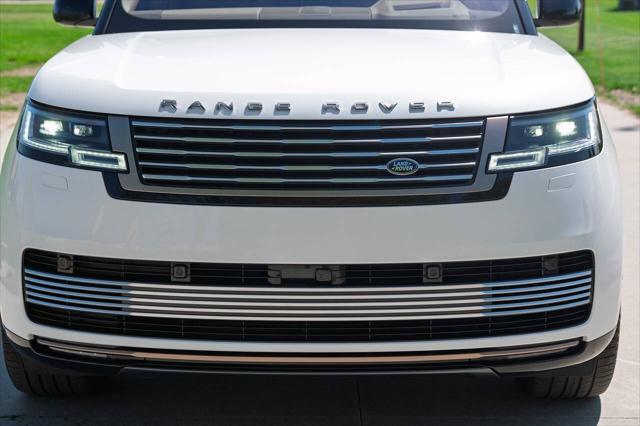 Photo of 2022 White Land Rover Range Rover