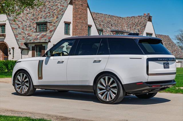 Photo of 2022 White Land Rover Range Rover