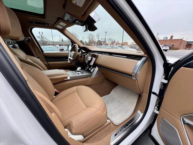 Photo of 2022 White Land Rover Range Rover