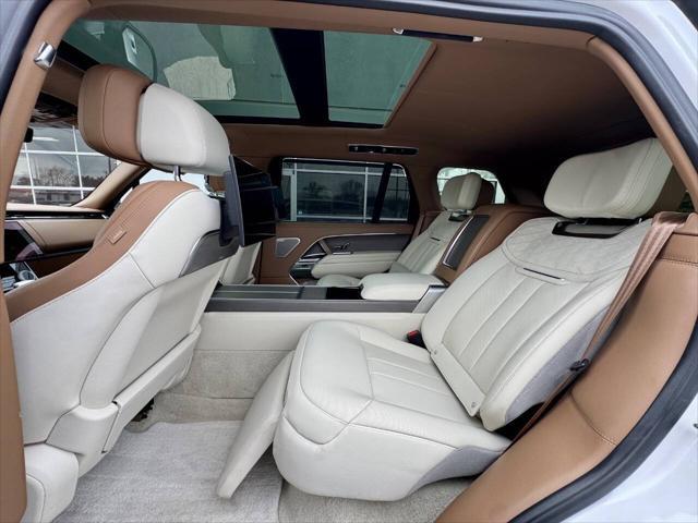 Photo of 2022 White Land Rover Range Rover