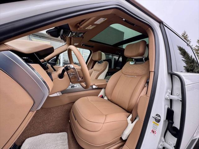 Photo of 2022 White Land Rover Range Rover