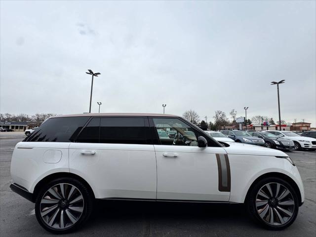 Photo of 2022 White Land Rover Range Rover