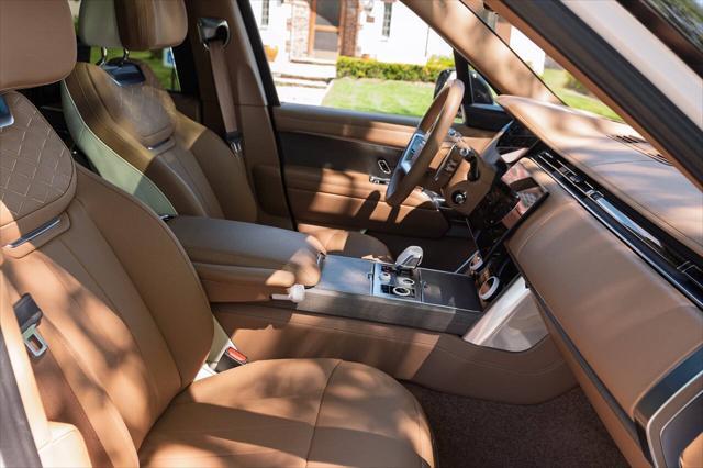 Photo of 2022 White Land Rover Range Rover