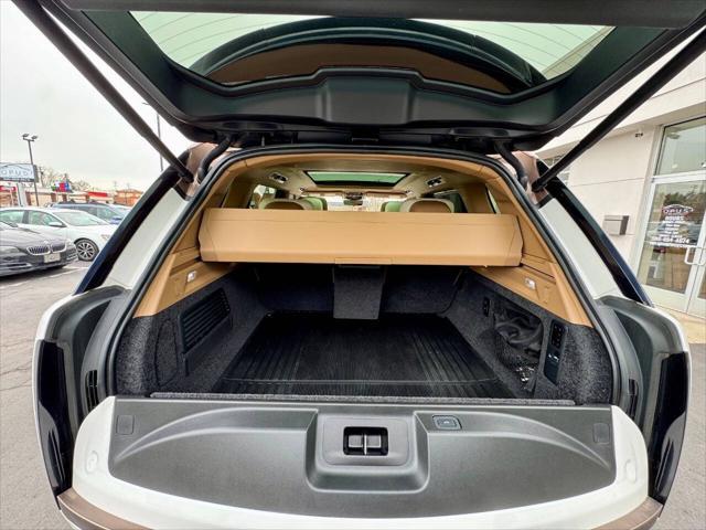Photo of 2022 White Land Rover Range Rover