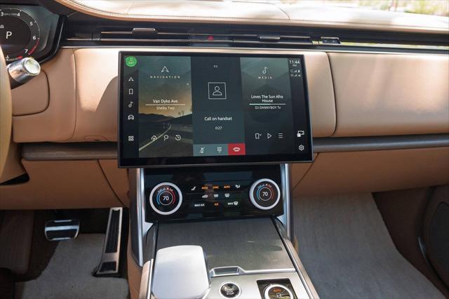 Photo of 2022 White Land Rover Range Rover