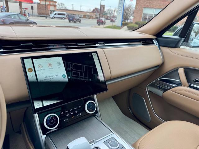 Photo of 2022 White Land Rover Range Rover