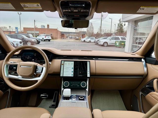Photo of 2022 White Land Rover Range Rover