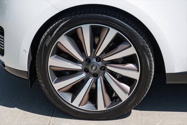 Photo of 2022 White Land Rover Range Rover
