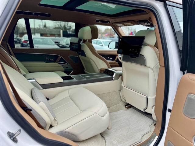 Photo of 2022 White Land Rover Range Rover