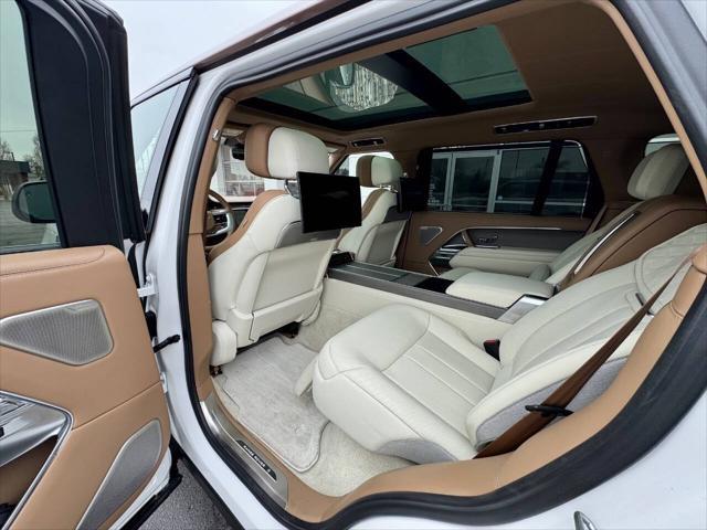 Photo of 2022 White Land Rover Range Rover