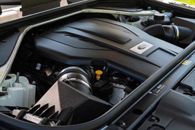 Photo of 2022 White Land Rover Range Rover