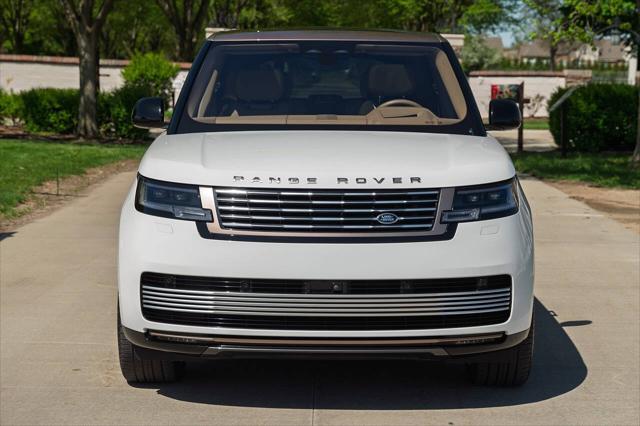 Photo of 2022 White Land Rover Range Rover