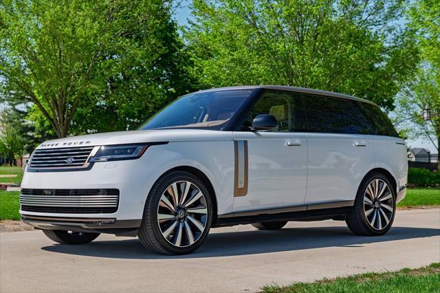 Photo of 2022 White Land Rover Range Rover