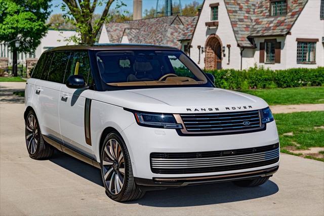 Photo of 2022 White Land Rover Range Rover