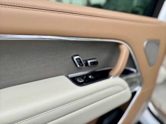 Photo of 2022 White Land Rover Range Rover