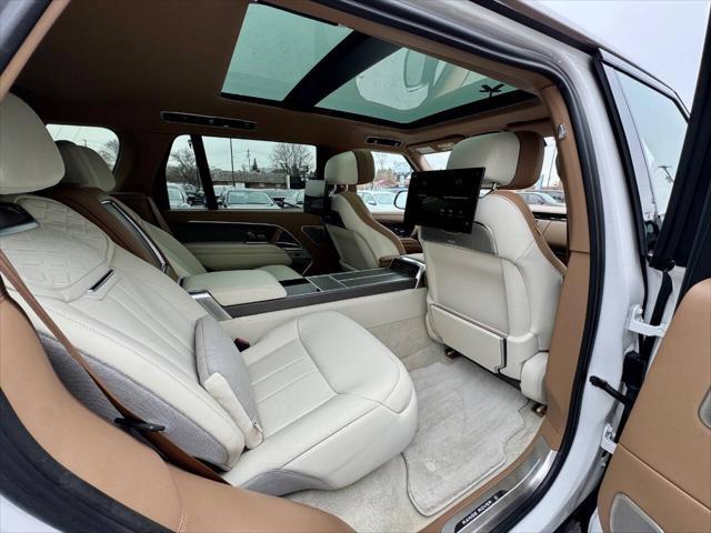 Photo of 2022 White Land Rover Range Rover