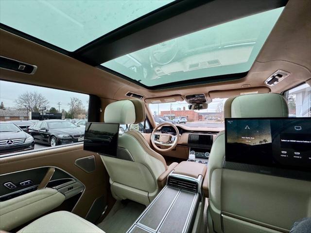 Photo of 2022 White Land Rover Range Rover