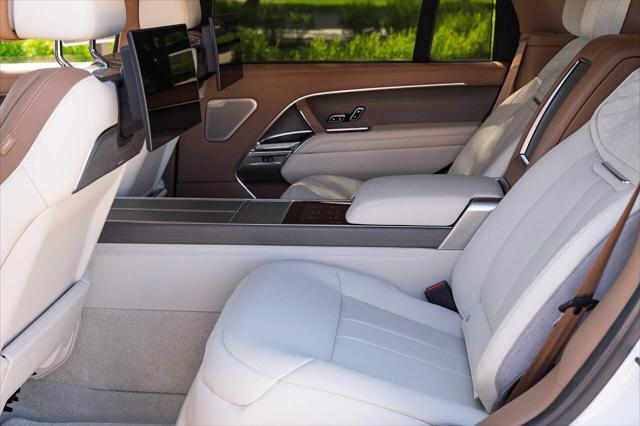 Photo of 2022 White Land Rover Range Rover