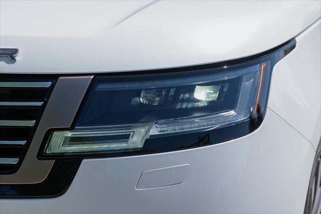 Photo of 2022 White Land Rover Range Rover