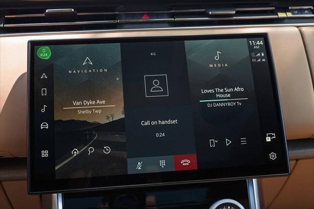 Photo of 2022 White Land Rover Range Rover