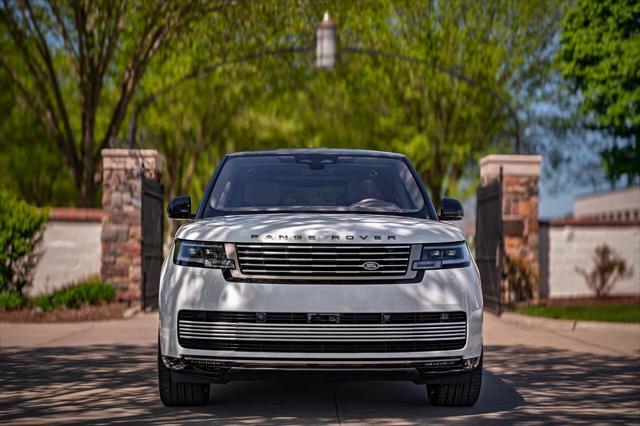 Photo of 2022 White Land Rover Range Rover