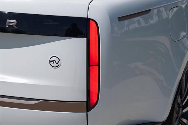 Photo of 2022 White Land Rover Range Rover