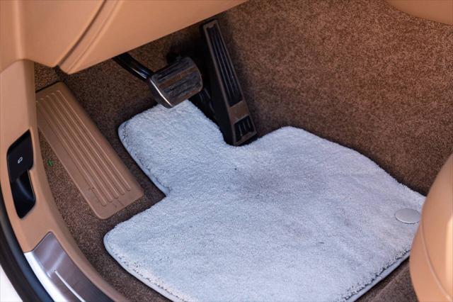 Photo of 2022 White Land Rover Range Rover