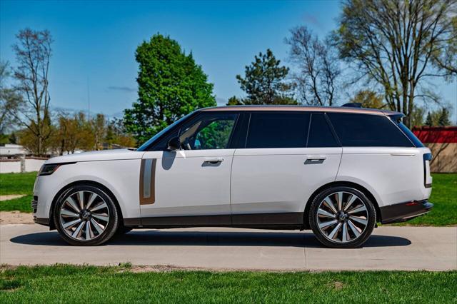 Photo of 2022 White Land Rover Range Rover