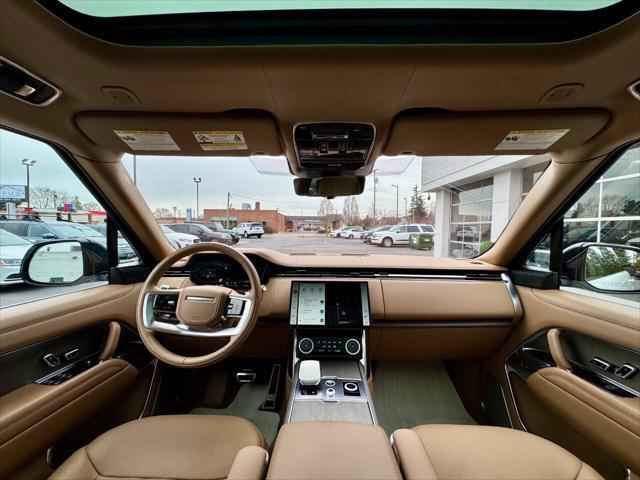 Photo of 2022 White Land Rover Range Rover