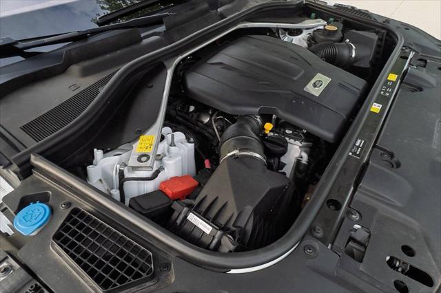 Photo of 2022 White Land Rover Range Rover
