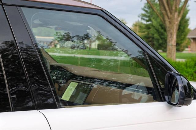 Photo of 2022 White Land Rover Range Rover