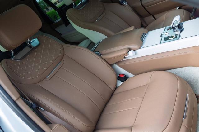 Photo of 2022 White Land Rover Range Rover