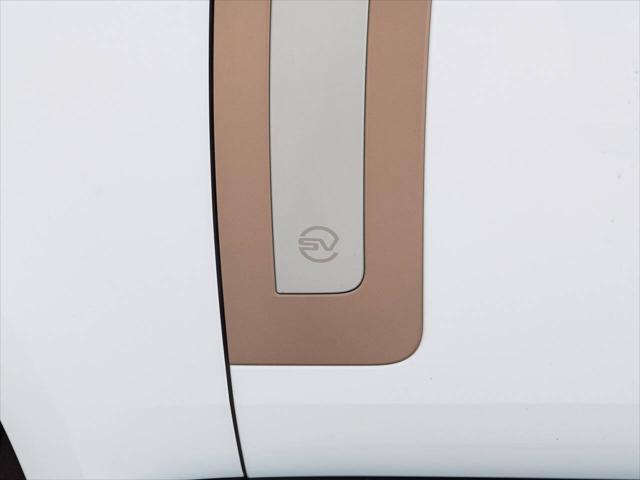Photo of 2022 White Land Rover Range Rover