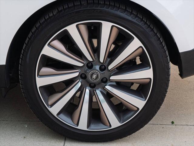 Photo of 2022 White Land Rover Range Rover