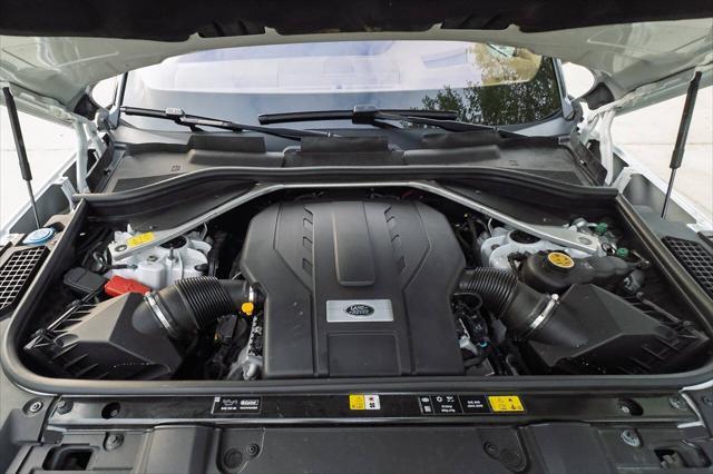 Photo of 2022 White Land Rover Range Rover