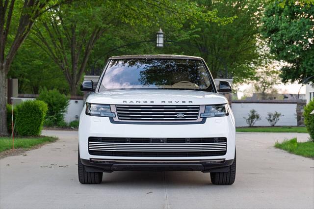Photo of 2022 White Land Rover Range Rover