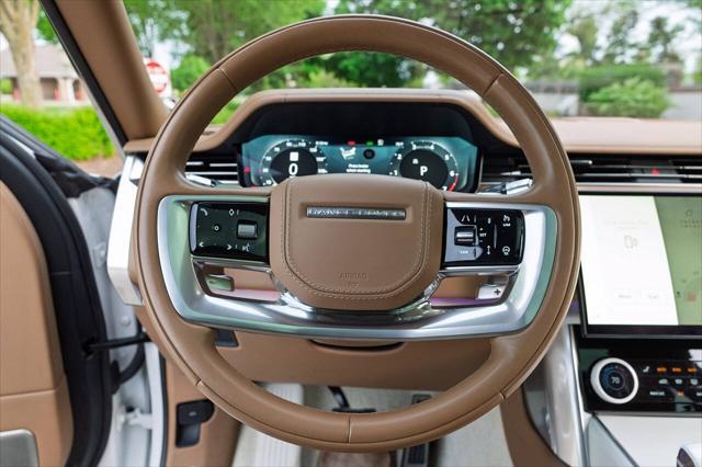 Photo of 2022 White Land Rover Range Rover