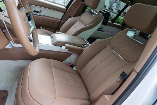 Photo of 2022 White Land Rover Range Rover