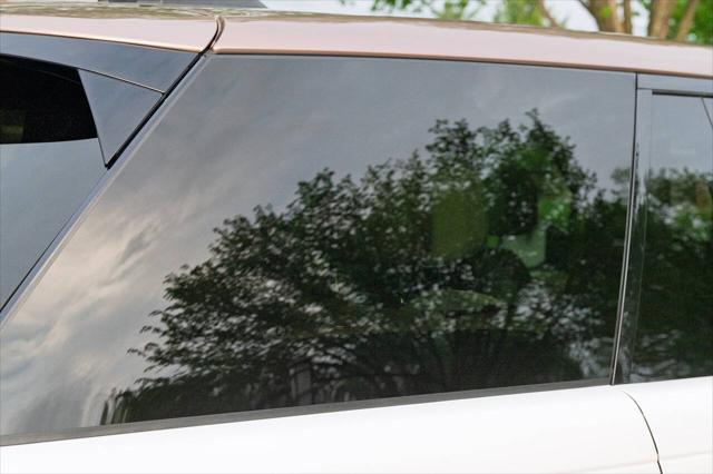 Photo of 2022 White Land Rover Range Rover