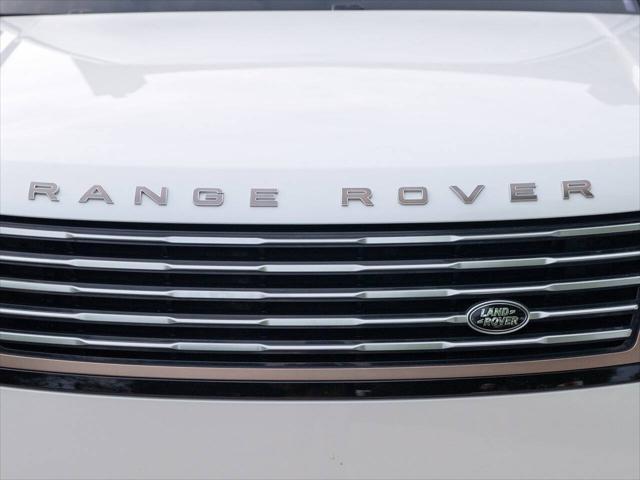 Photo of 2022 White Land Rover Range Rover