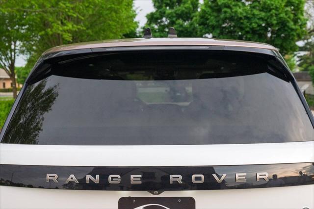 Photo of 2022 White Land Rover Range Rover