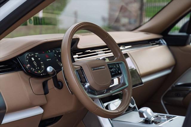 Photo of 2022 White Land Rover Range Rover