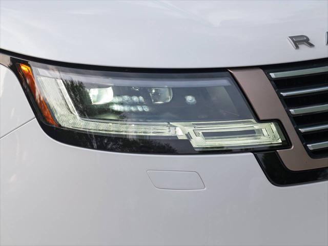 Photo of 2022 White Land Rover Range Rover