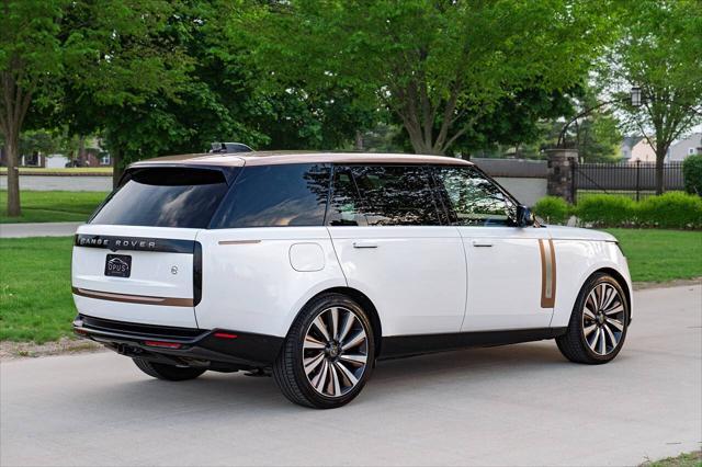 Photo of 2022 White Land Rover Range Rover