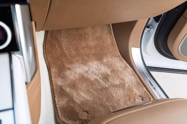 Photo of 2022 White Land Rover Range Rover