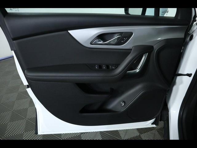 Photo of 2022 Summit White Chevrolet Blazer